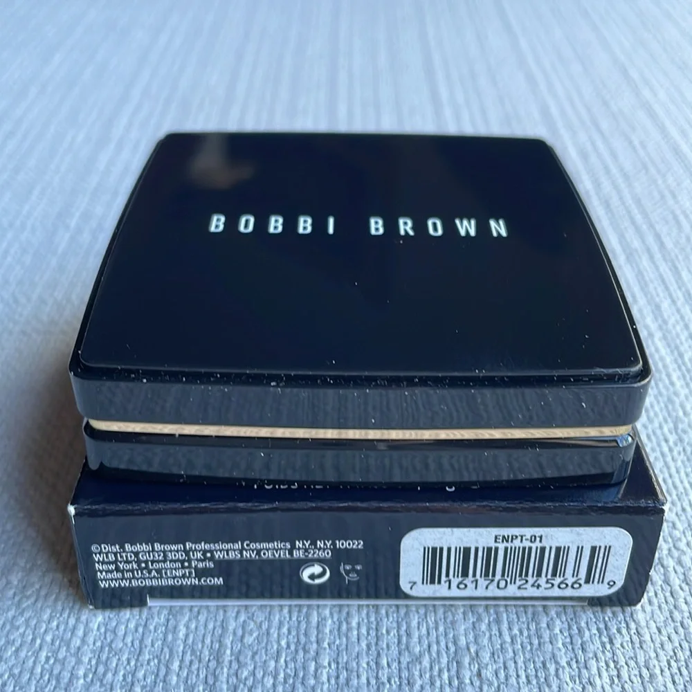 Bobbi Brown Sheer Finish Pressed Setting Powder - pale yellow